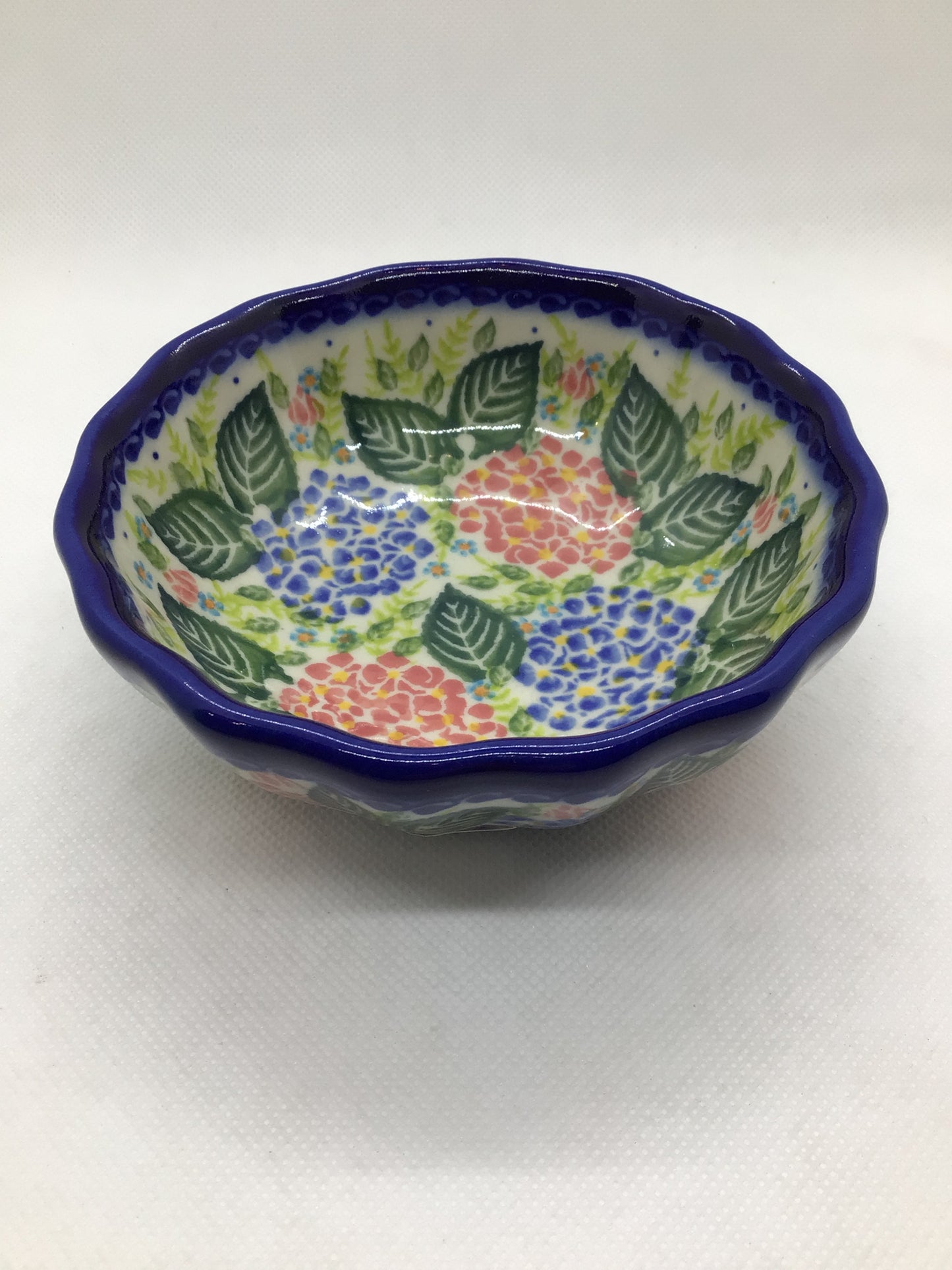 KALICH Izzy's Garden Scalloped Bowl