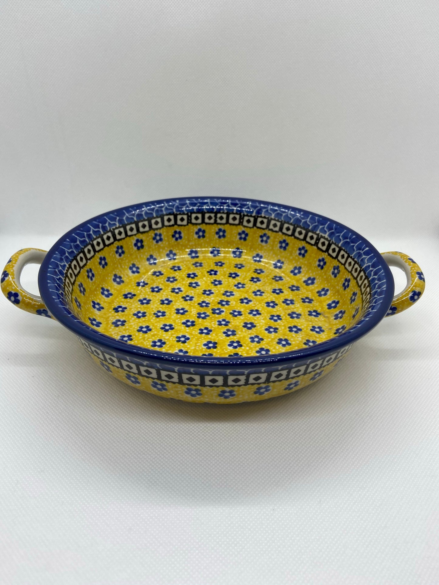 Sunburst round baker w/ Handles 8"