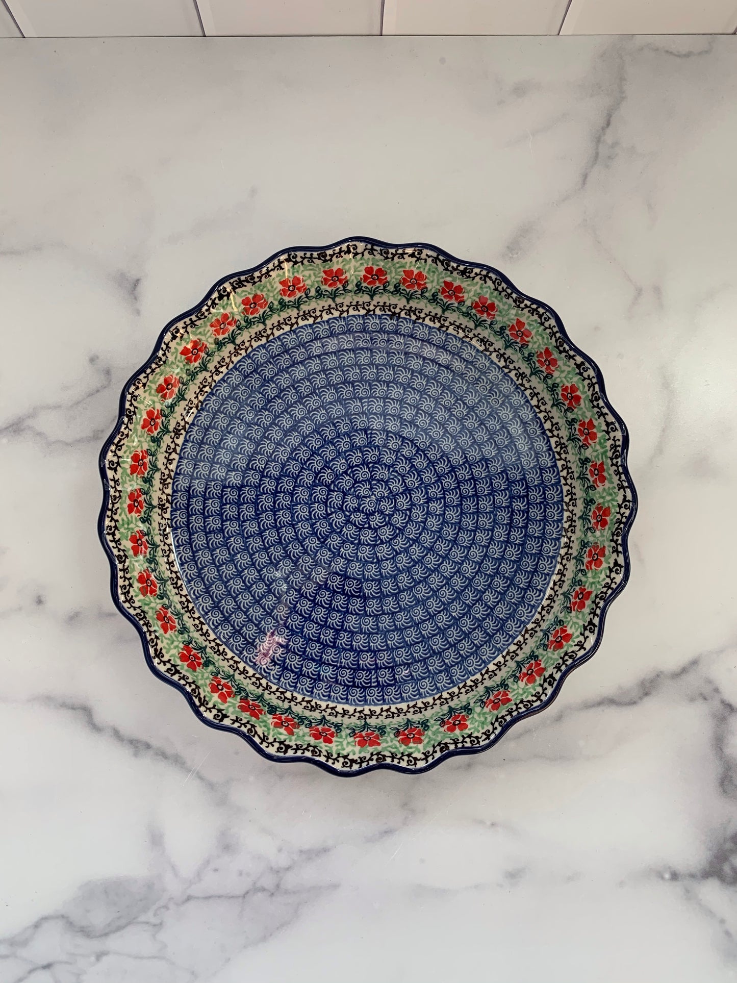 Red Daisies Fluted Pie Baker