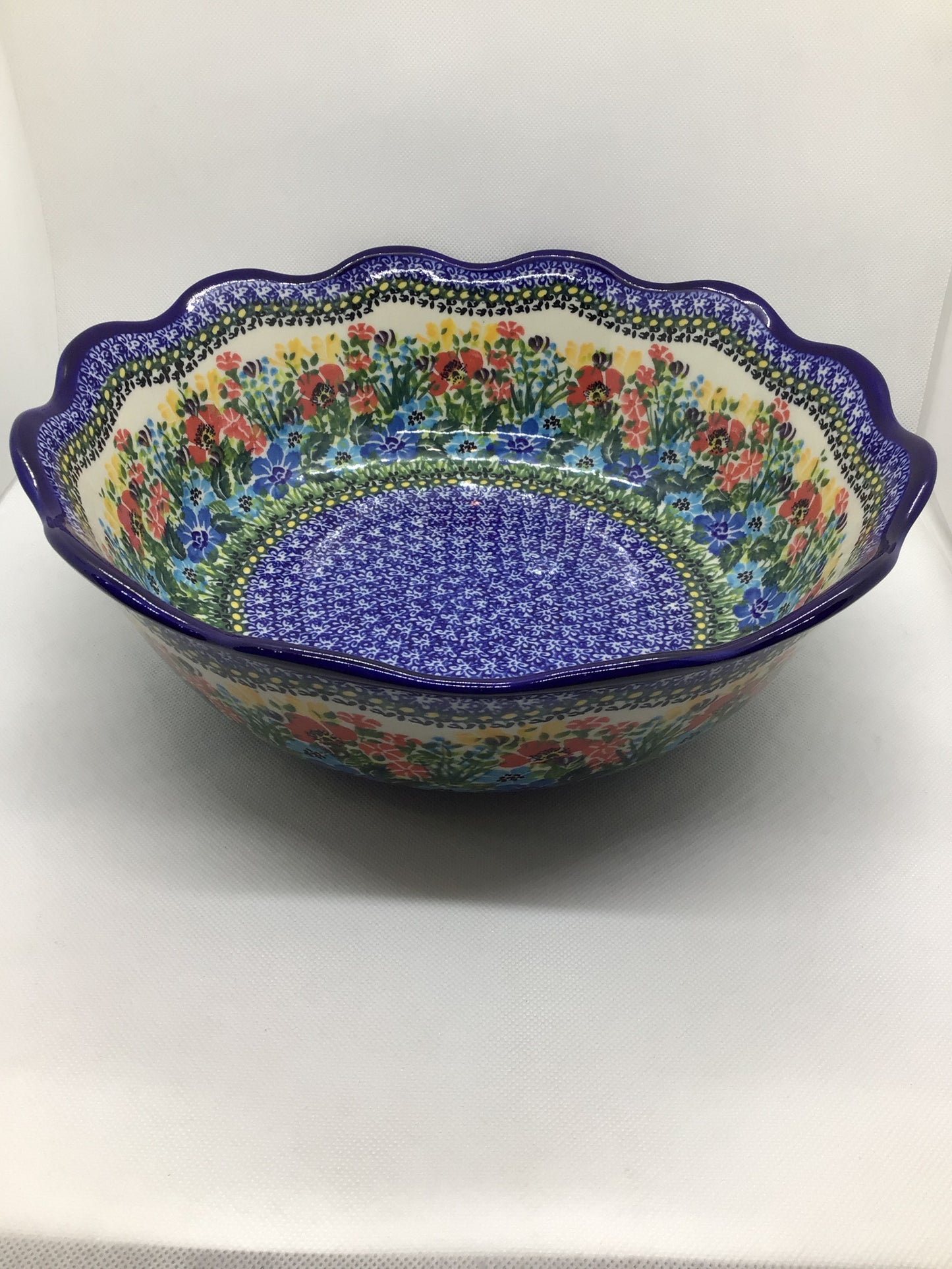KALICH Joyous Scalloped Edge Bowl
