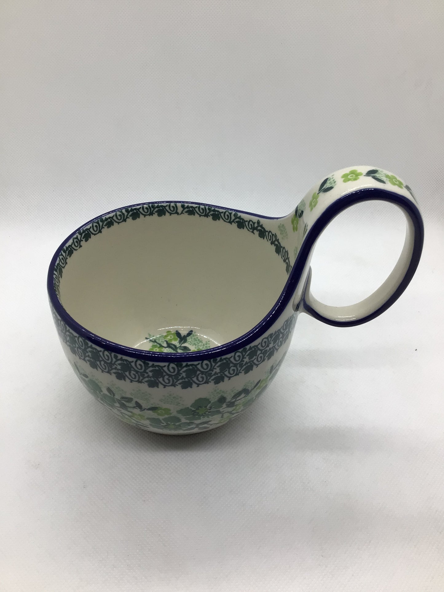 Evergreen Wreath Bowl w/Loop Handle