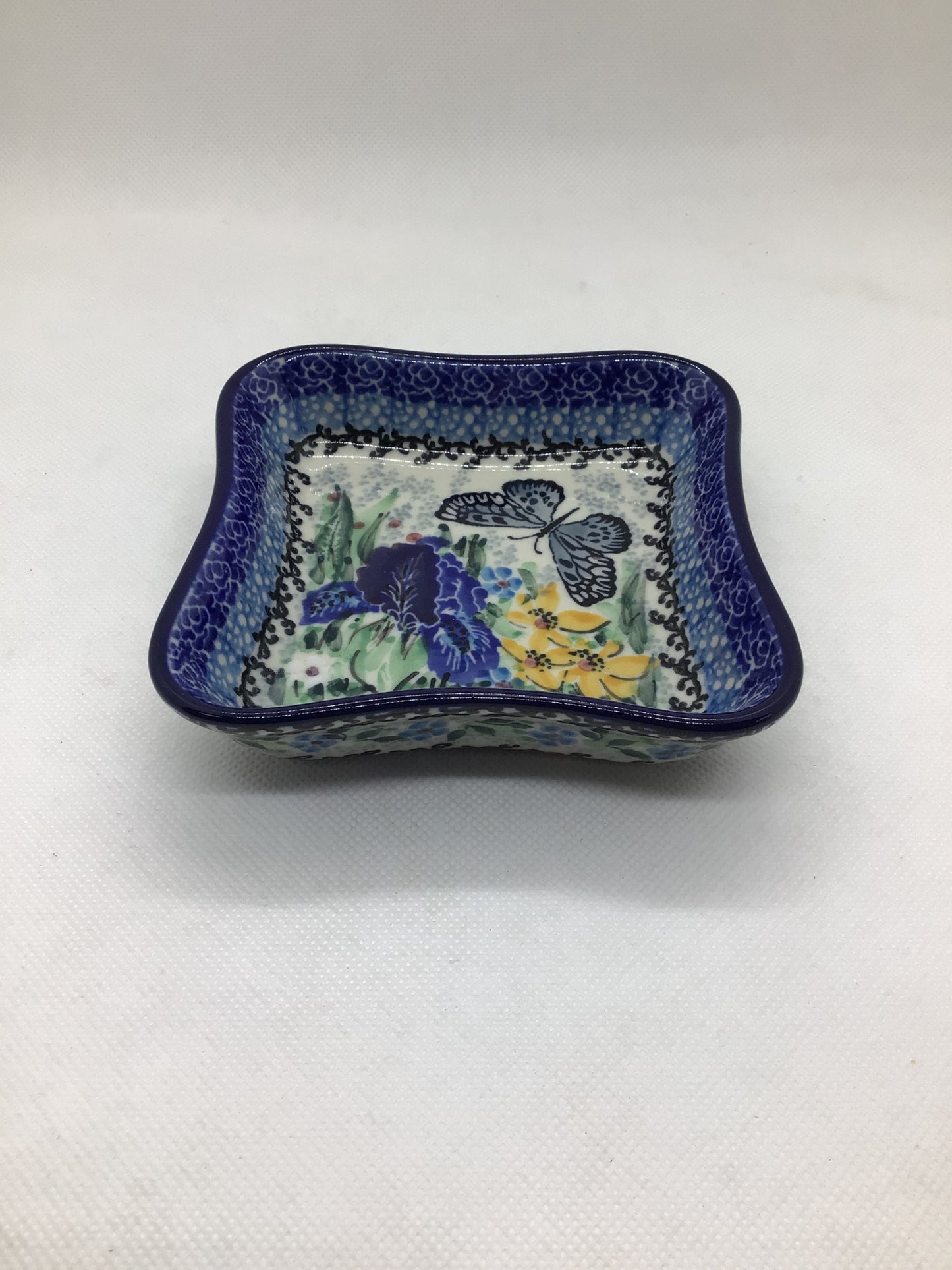 U5132 Shallow Fluted Square Bowl