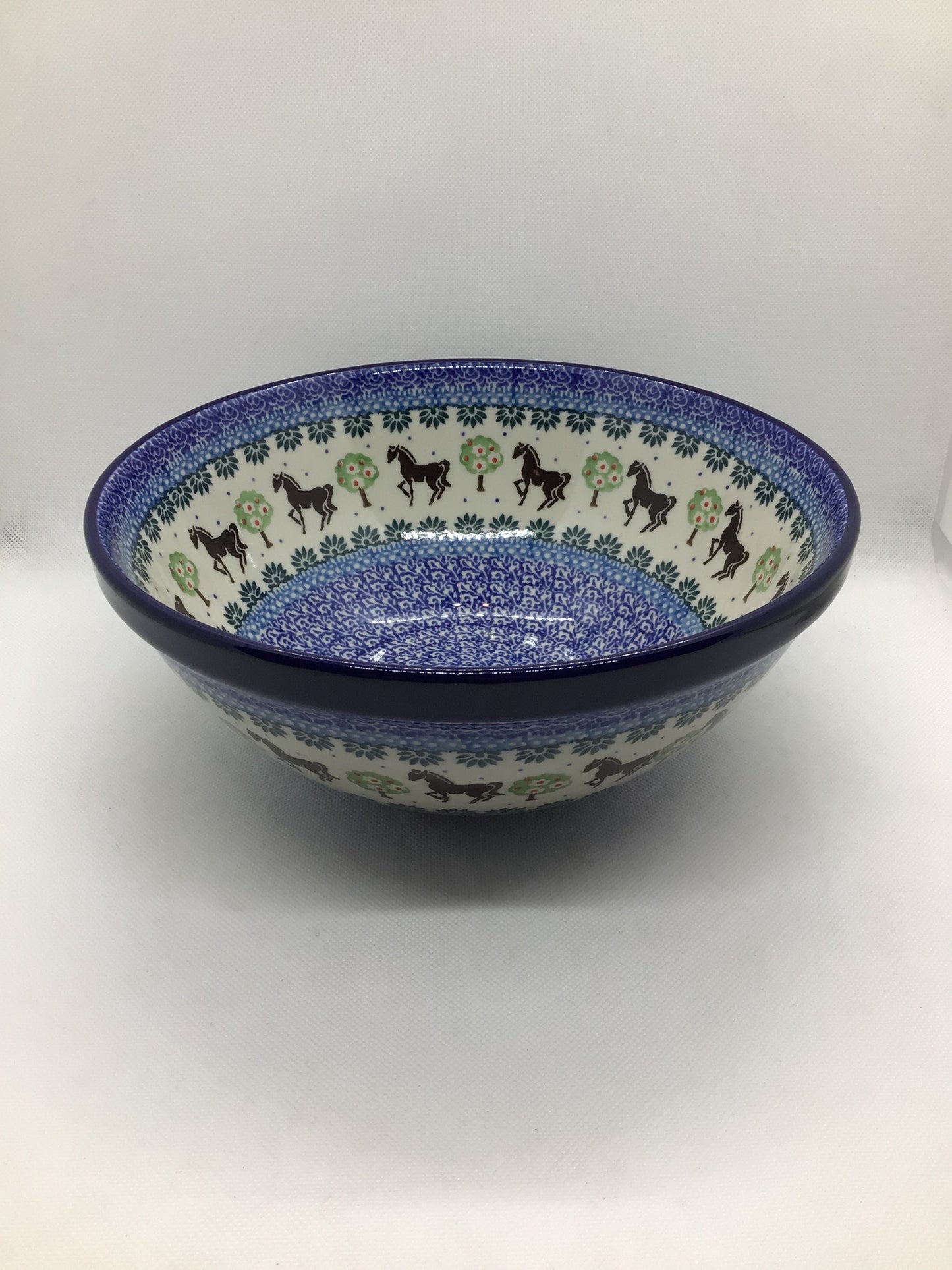 Brown Horse Nesting Bowl 9"