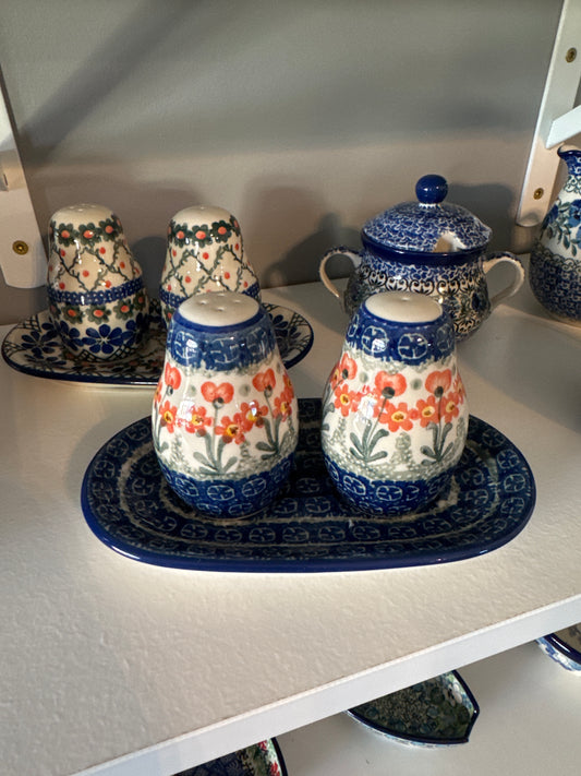 Red Poppies Salt & Pepper w/ Tray