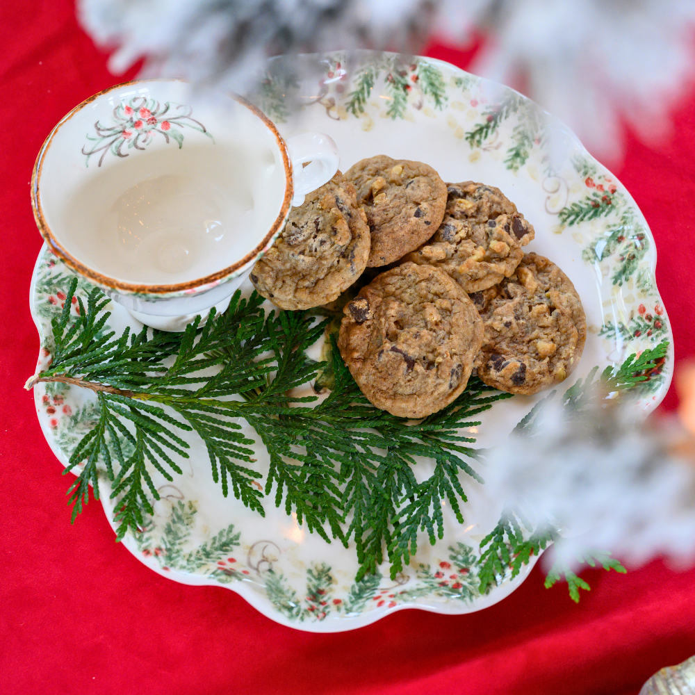 Natale Signed Ruffled Cake Plate