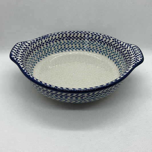 Blue Wreath Round Baker w/Grips 8"