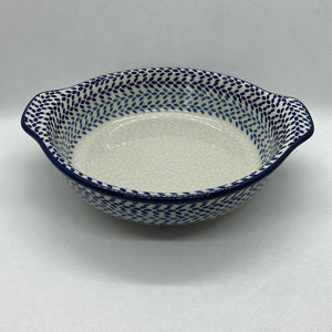 Blue Wreath Round Baker w/Grips 8"