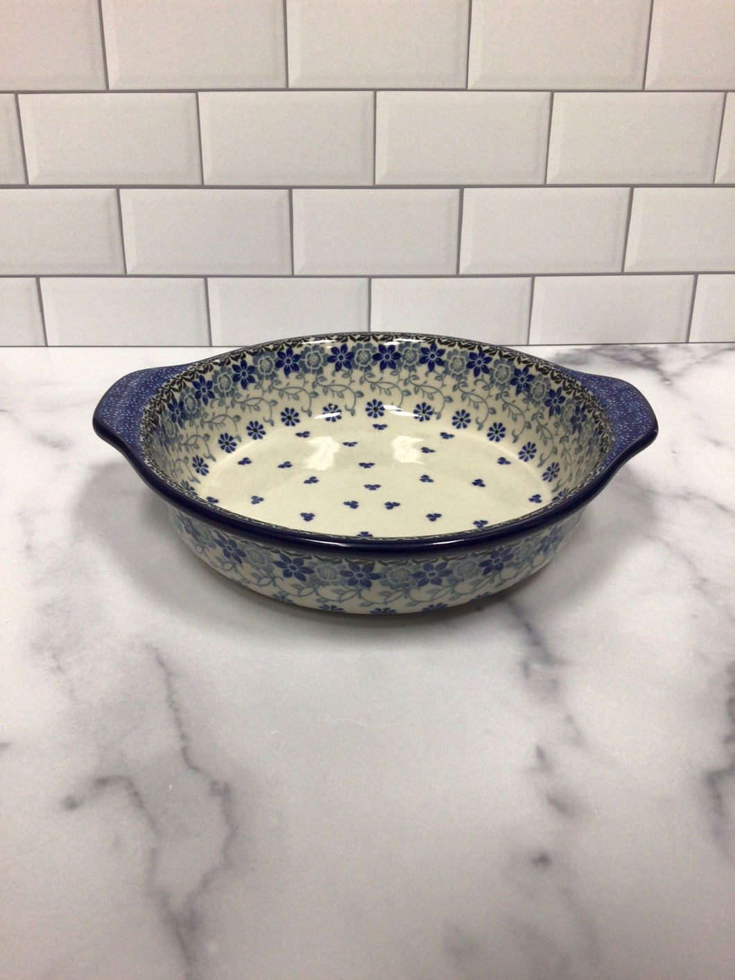 Amazing Lace Round Baker w/Grips 8
