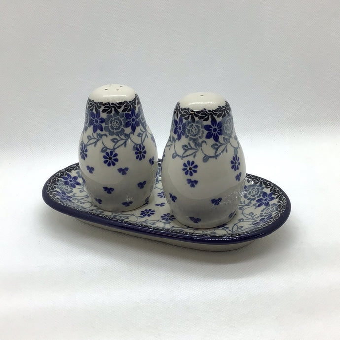 Amazing Lace Salt & Pepper w/ Tray