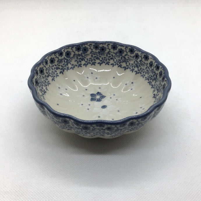 Simple Elegance Scalloped Bowl 4.5